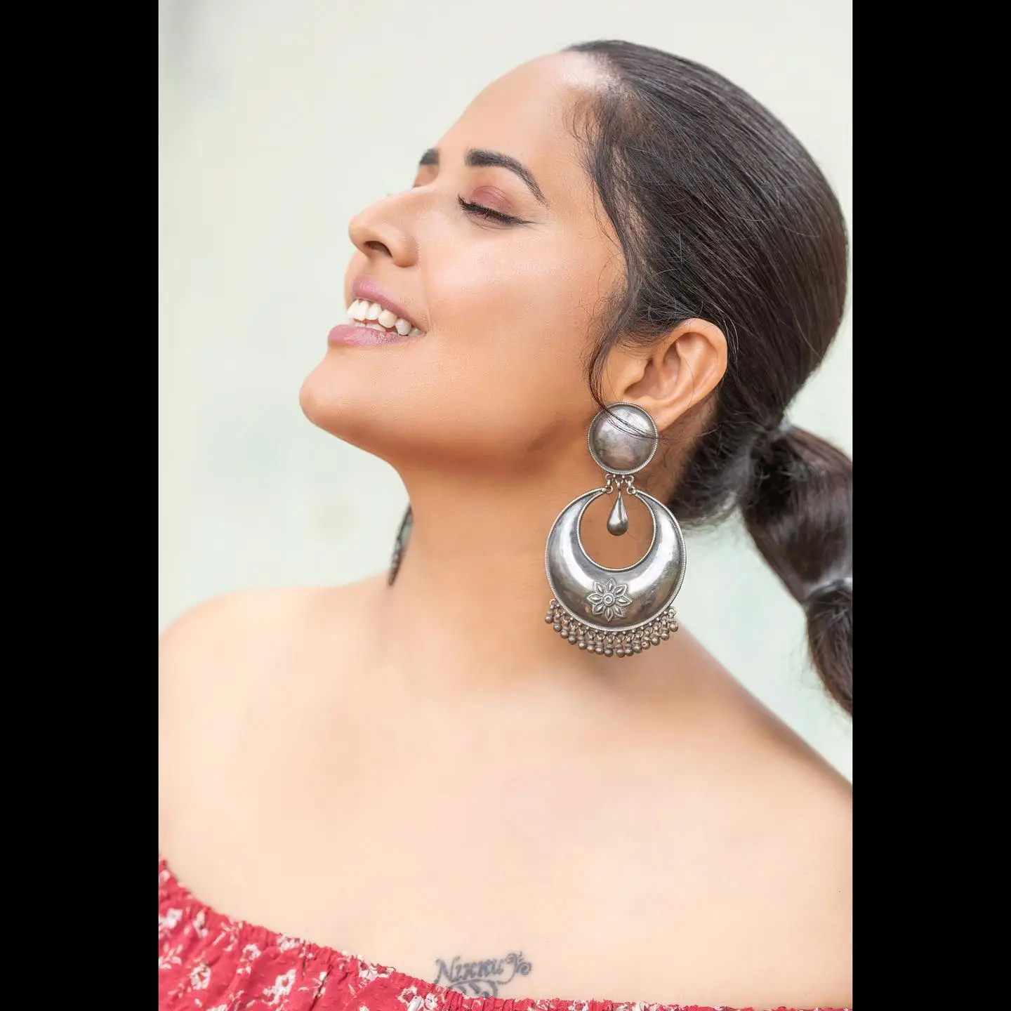 ANASUYA BHARADWAJ LONG LEGS SHOW IN RED MINI TOP 7